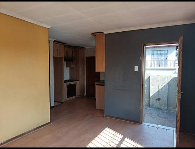 3 BEDROOM HOUSE FOR SALE IN CLAYVILLE